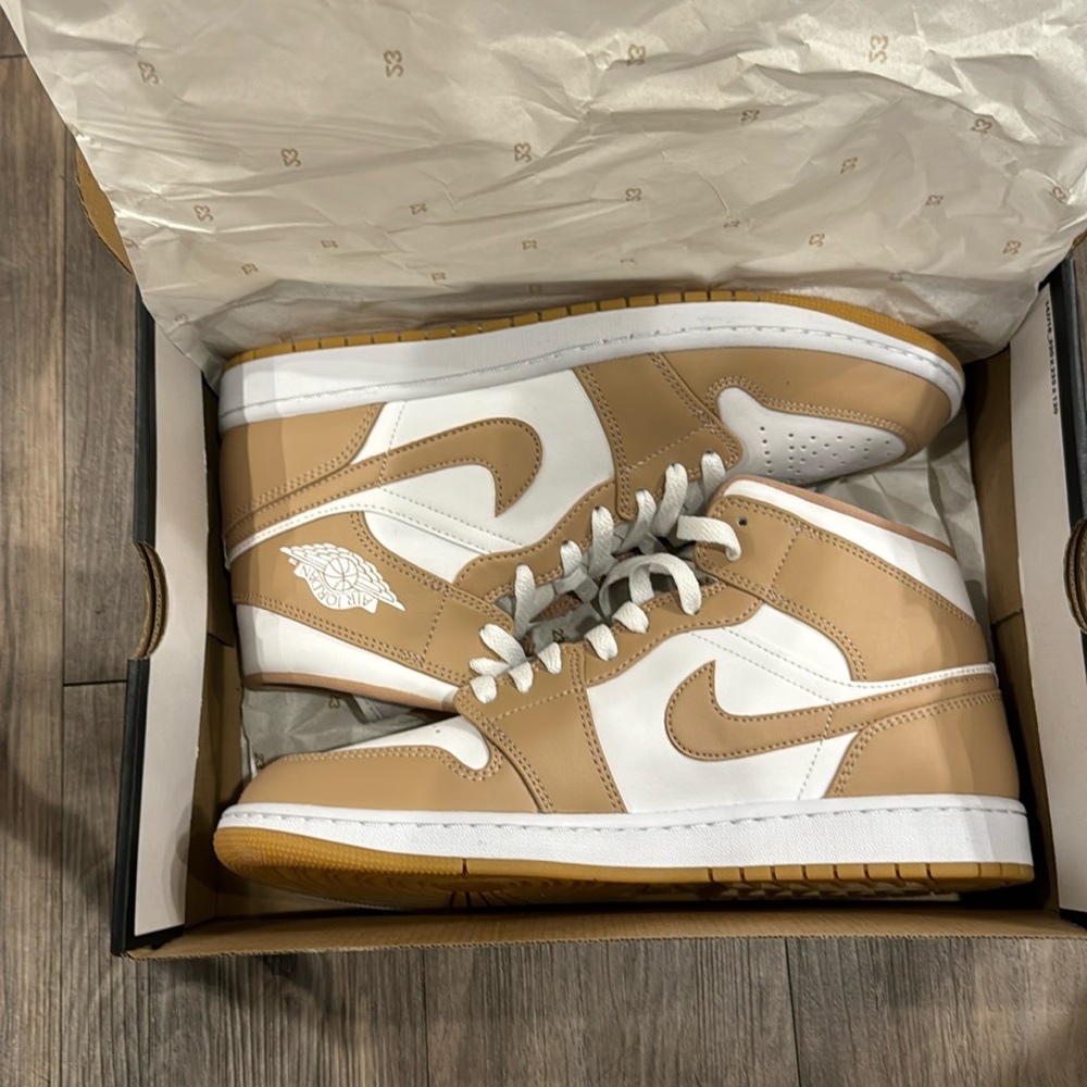 Air Jordan one mids hemp white gum, yellow.